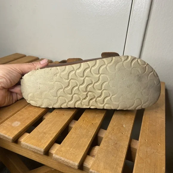 Birkenstock Tan Sandals with Gold Buckles - Picture 4 of 4